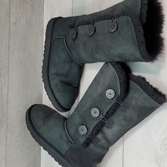 Ugg Australia Women 1962Y Tall Bailey Button Triplet Sheepskin shoes boots sz 6 - Picture 10 of 15